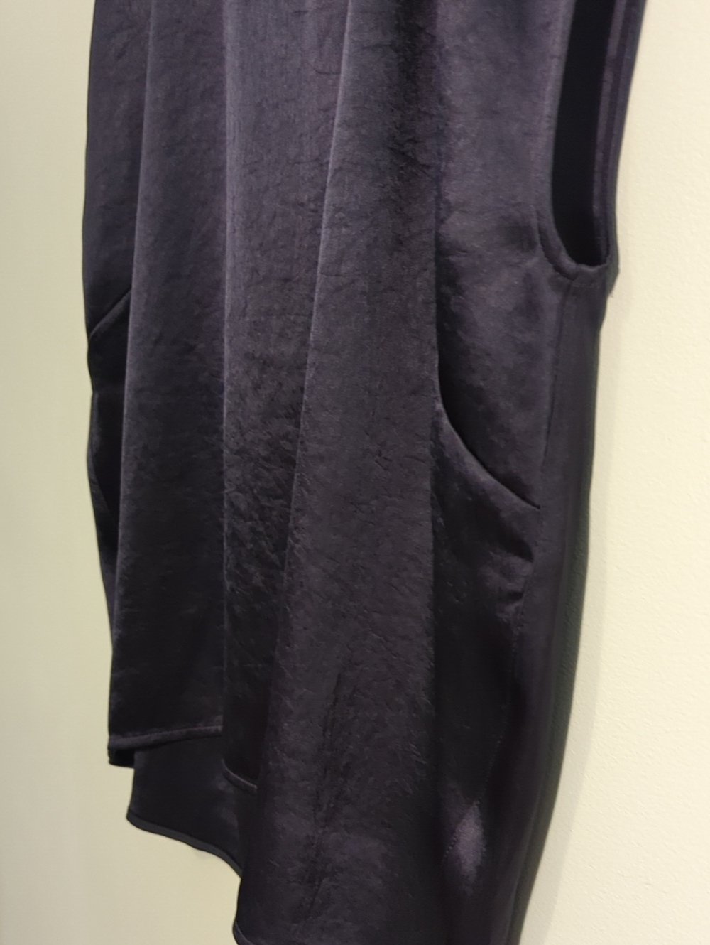 KIT & ACE ecosatin sleeveless tee - size large - Picture 7 of 12